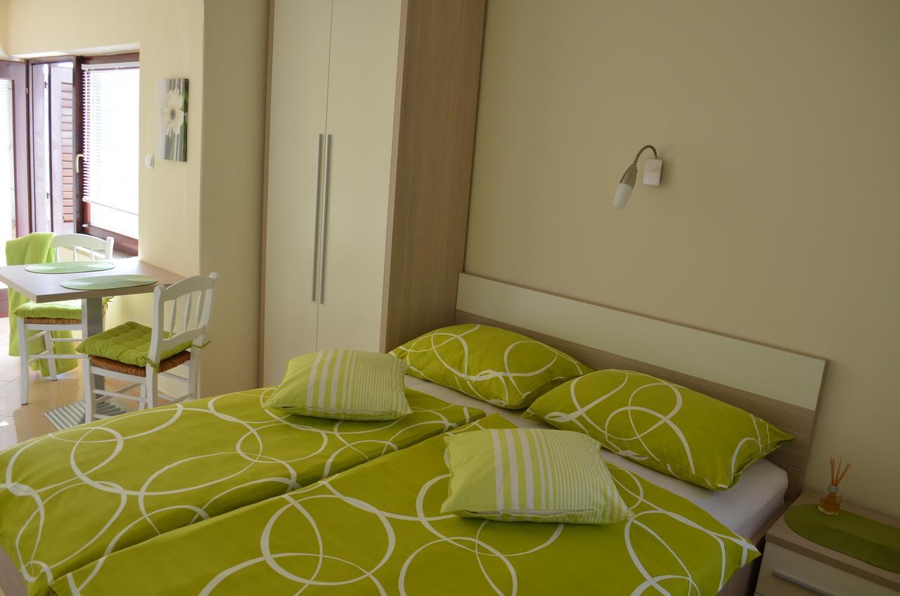 Apartments Mihalic I Baška Esterno foto