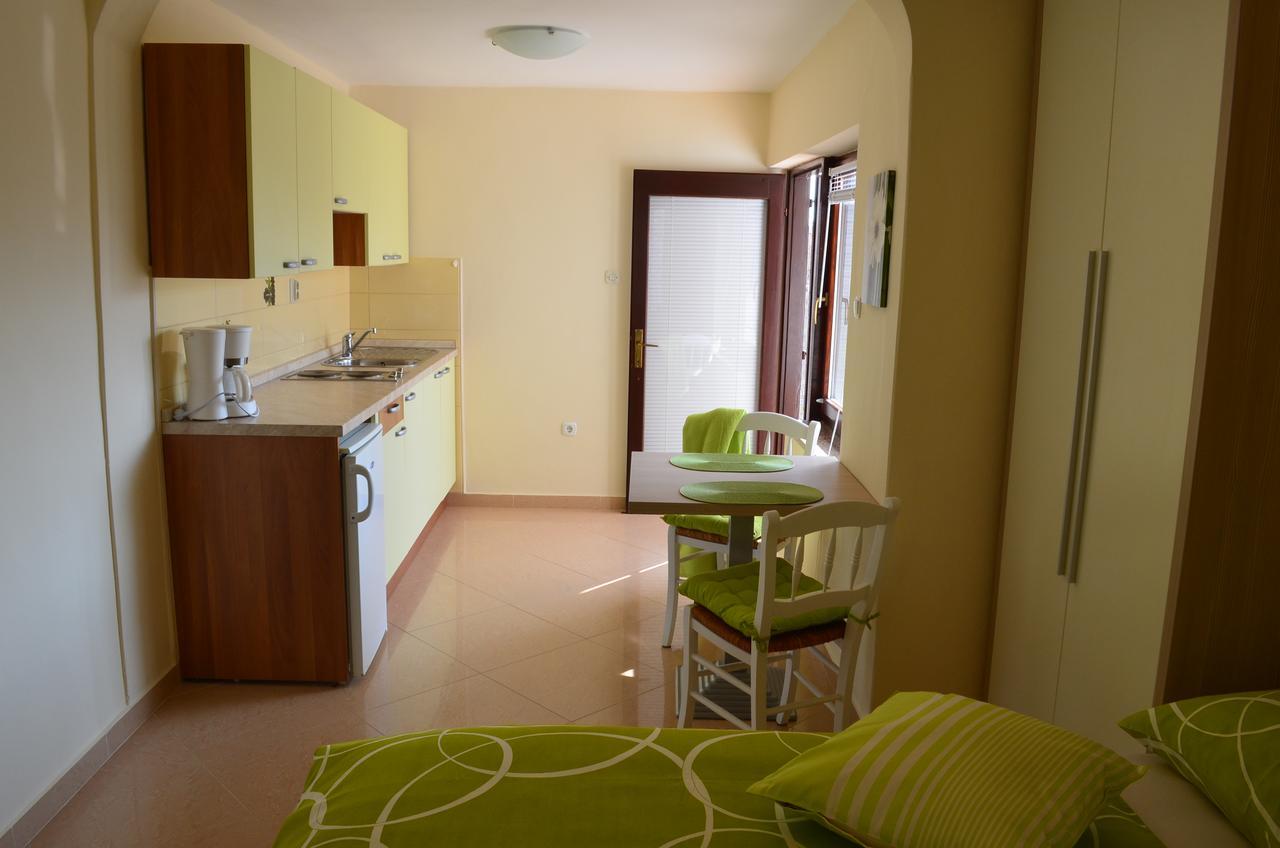 Apartments Mihalic I Baška Esterno foto