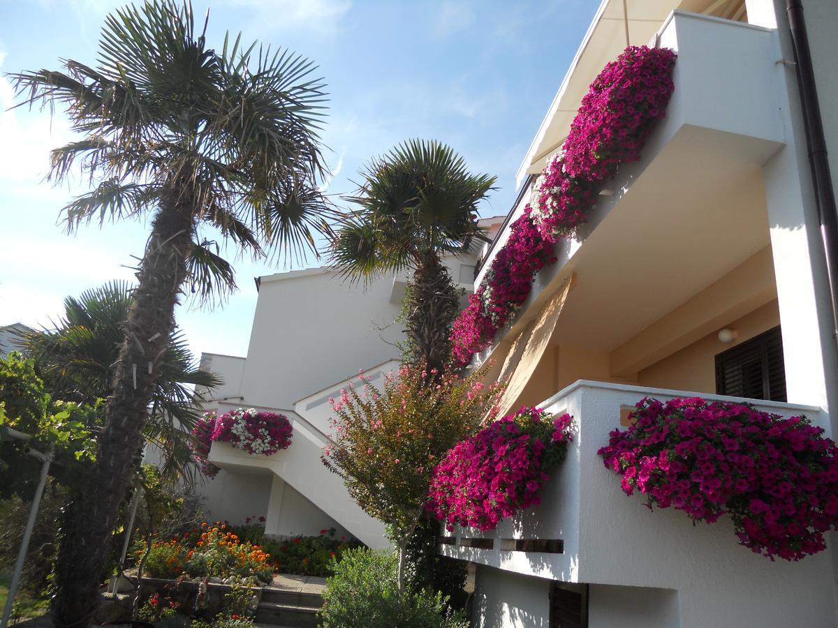 Apartments Mihalic I Baška Esterno foto