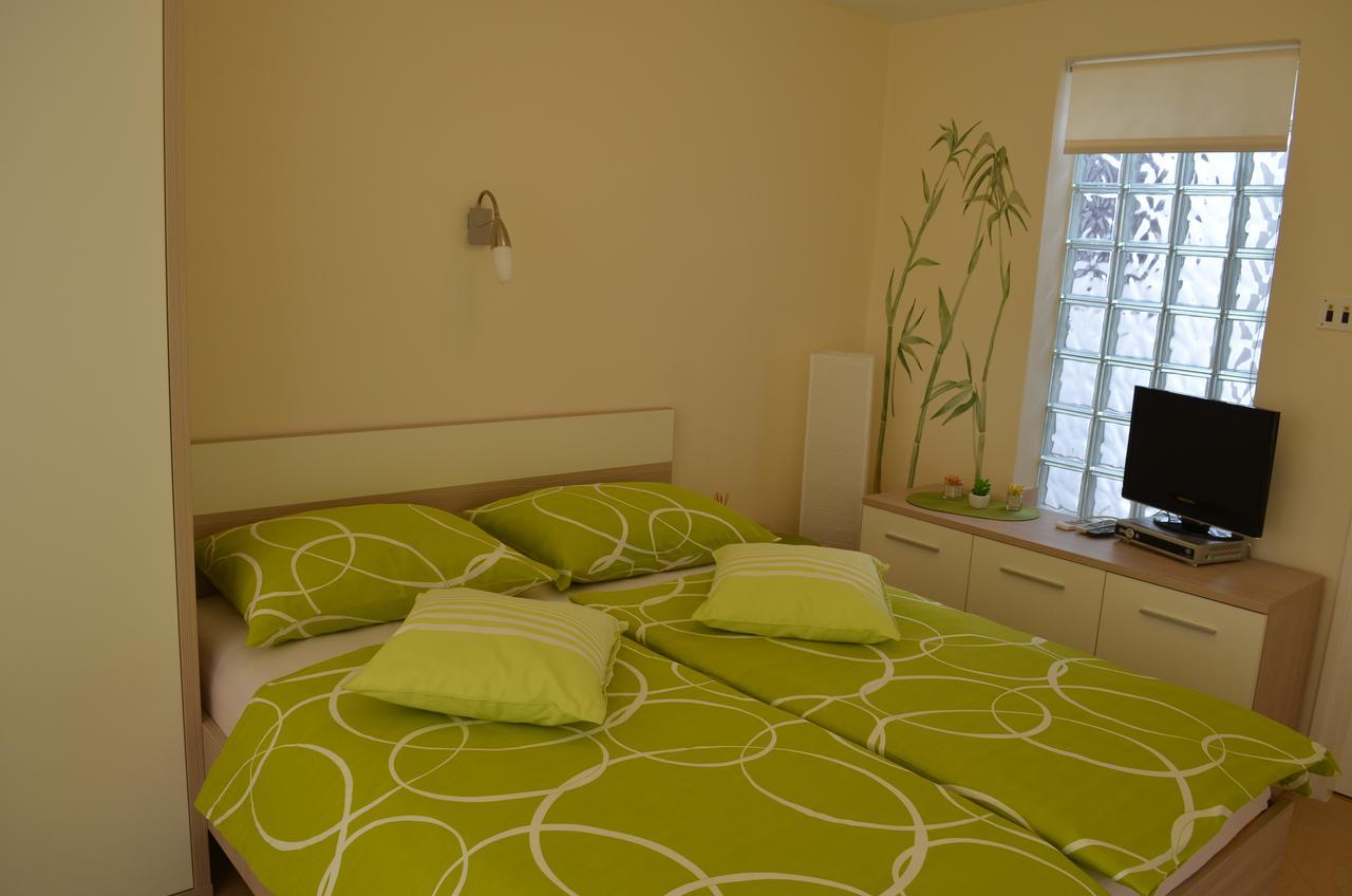 Apartments Mihalic I Baška Esterno foto