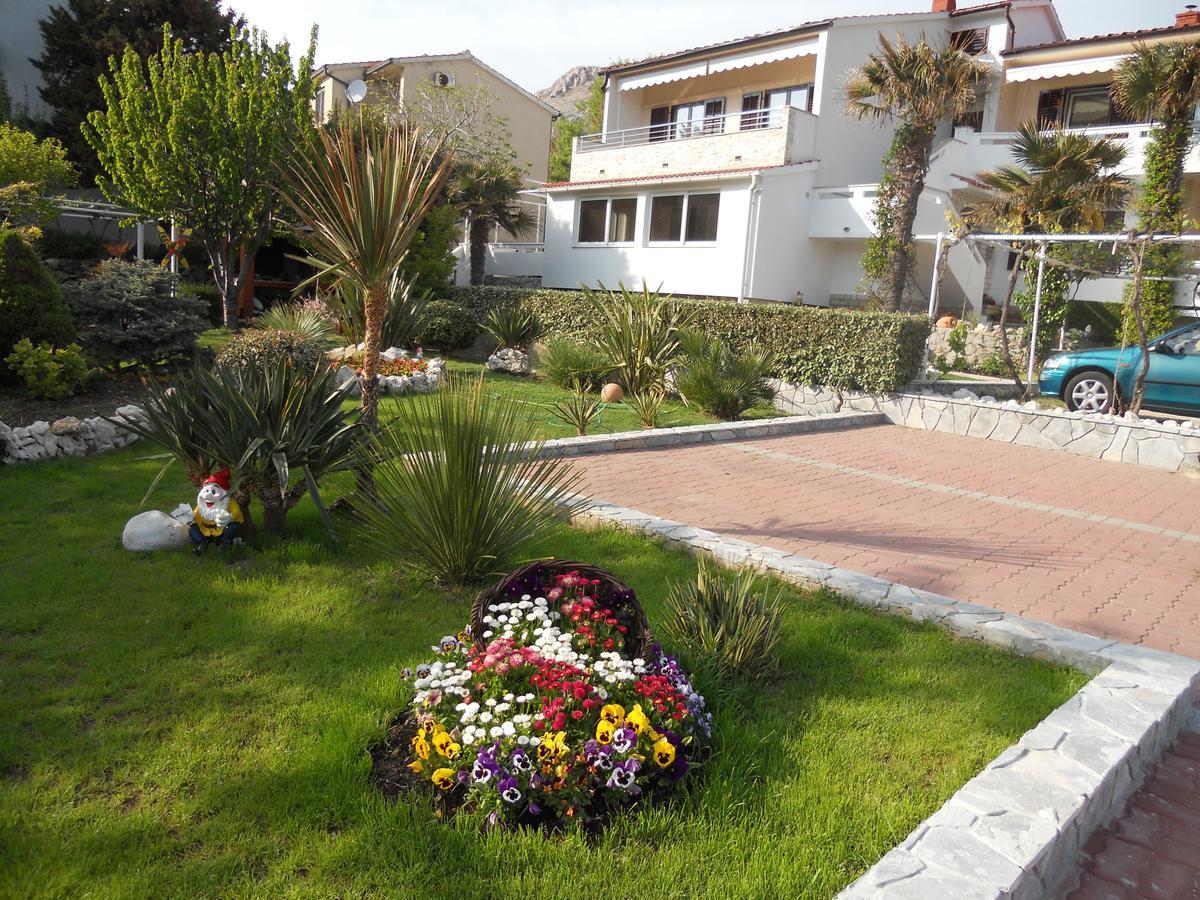Apartments Mihalic I Baška Esterno foto