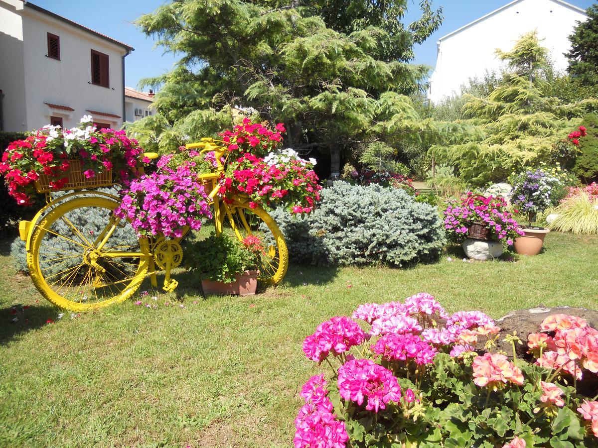 Apartments Mihalic I Baška Esterno foto