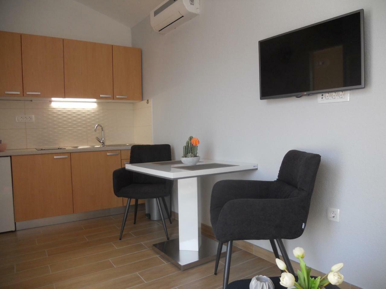 Apartments Mihalic I Baška Esterno foto