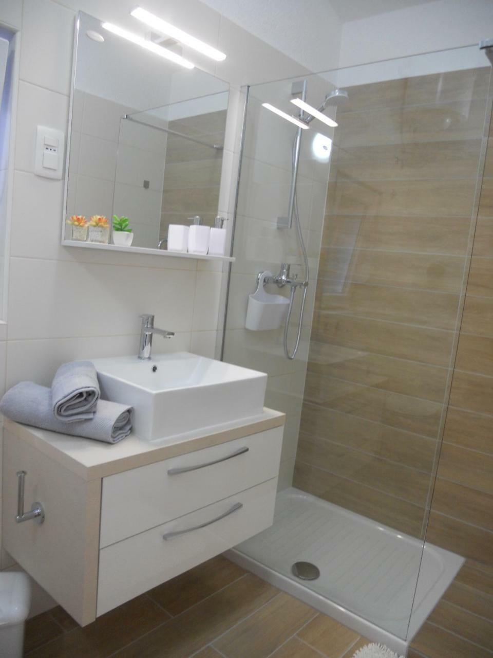 Apartments Mihalic I Baška Esterno foto